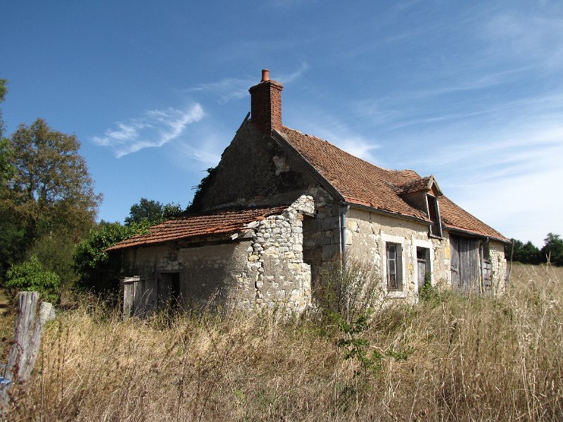 berry_verlaten boerderij.jpg - Deze kom je toch regelmatig tegen in de Berry. Kleine verlaten resten van boerderijen.